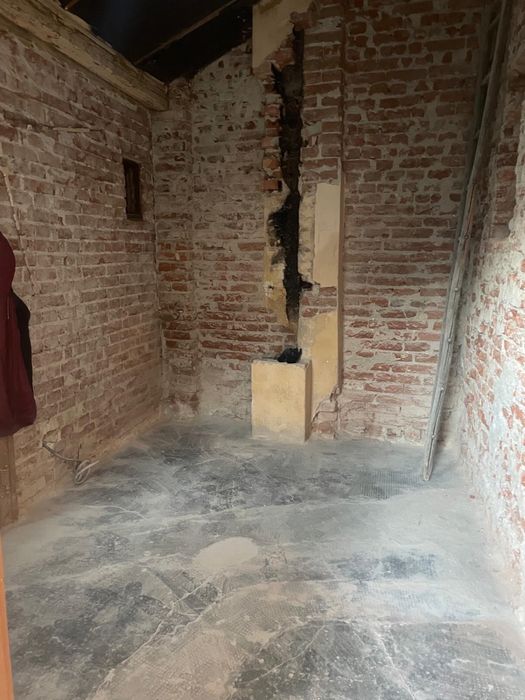 Vand apartament la curte