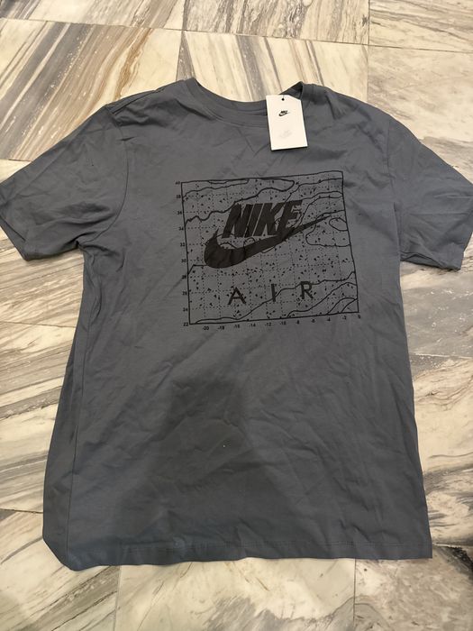 Продавам две тениски Nike оригинални
