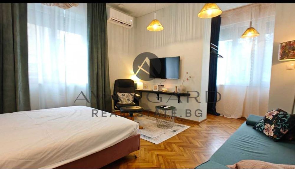 Продава се Тристаен апартамент в Пловдив, Център - 86 кв.м за 3084 €/кв.м - Снимка #8