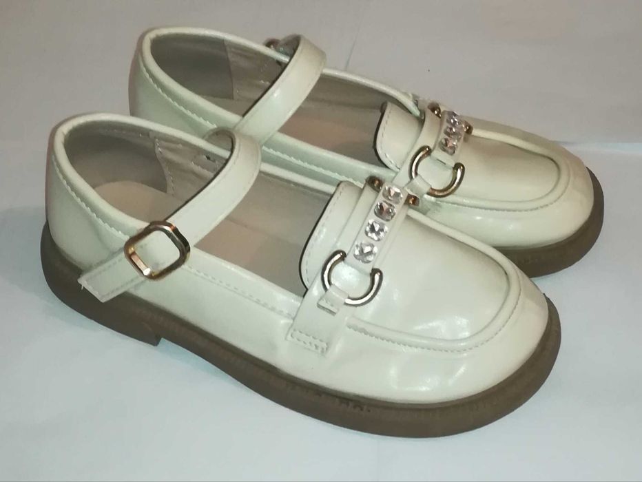 продается детская обувь