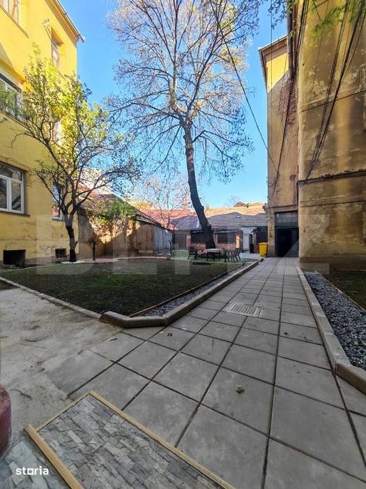 Cladire istorica, apartament 2 dormitoare, decomandat, zona Sinaia