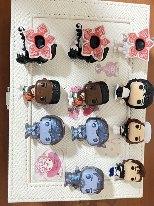 Фигурки очень странные дела