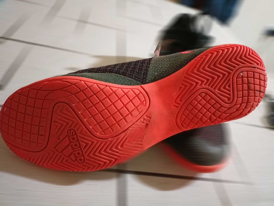 Футболни обувки за зала