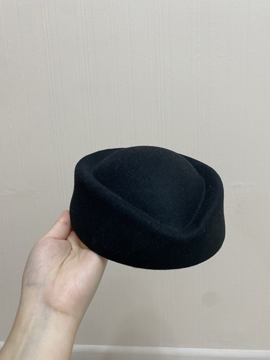 Элегантный головной убор