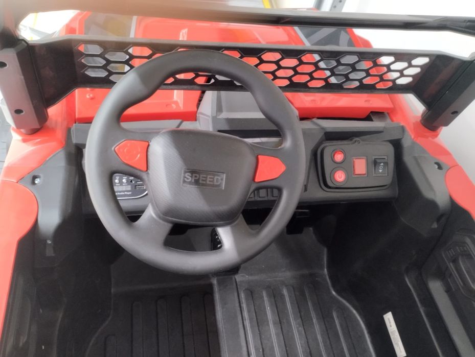 Електрически автомобил за каране джип