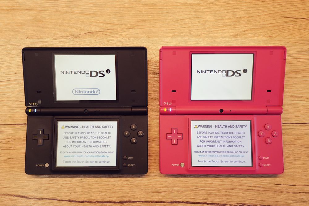 Consola Nintendo DS i Pink si Black portabila stare perfecta estetica