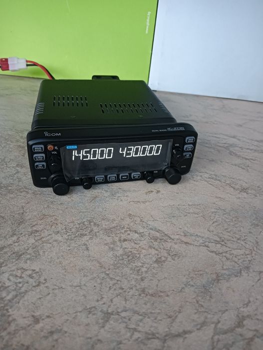 ICOM IC- 2730E с черен дисплей