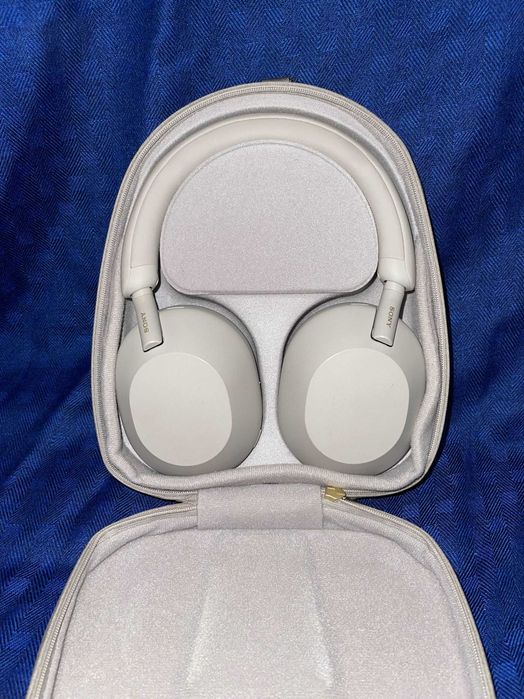 Sony WH-1000XM5 като нови