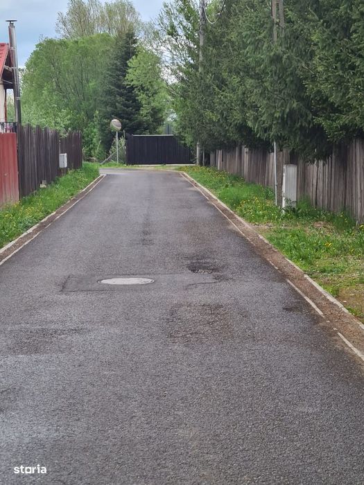 Teren intravilan,front stradal la asfalt,apa,gaz,curent,canalizare.