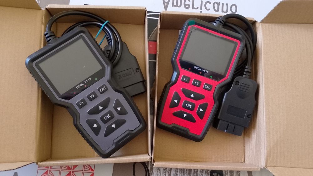 Se vând 2 testere auto diagnoză