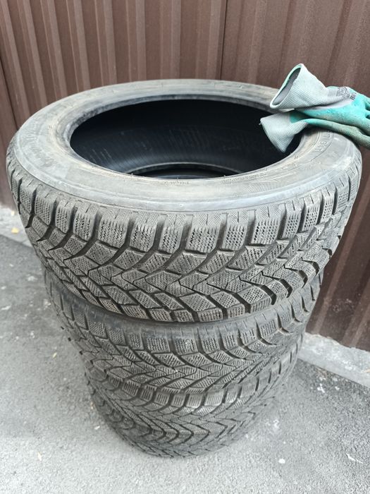 Продам зимние шины 215 55 R17