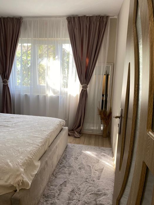 Închiriez apart. 3 camere Decebal Oradea