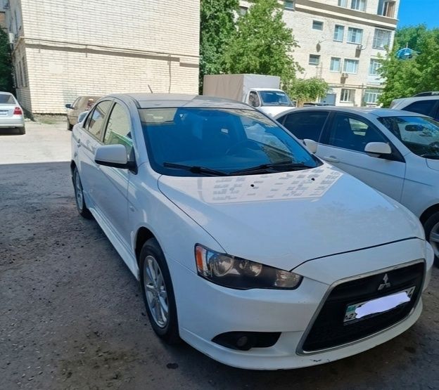 Автомобиль Митсубиси лансер 10, 2013 г.