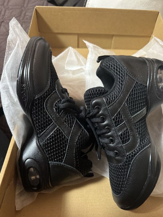 Обувки за народни танци