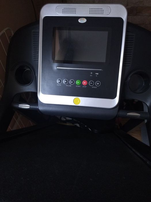 СПЕШНО!!!Бягаща пътека с вибромасажор fit101