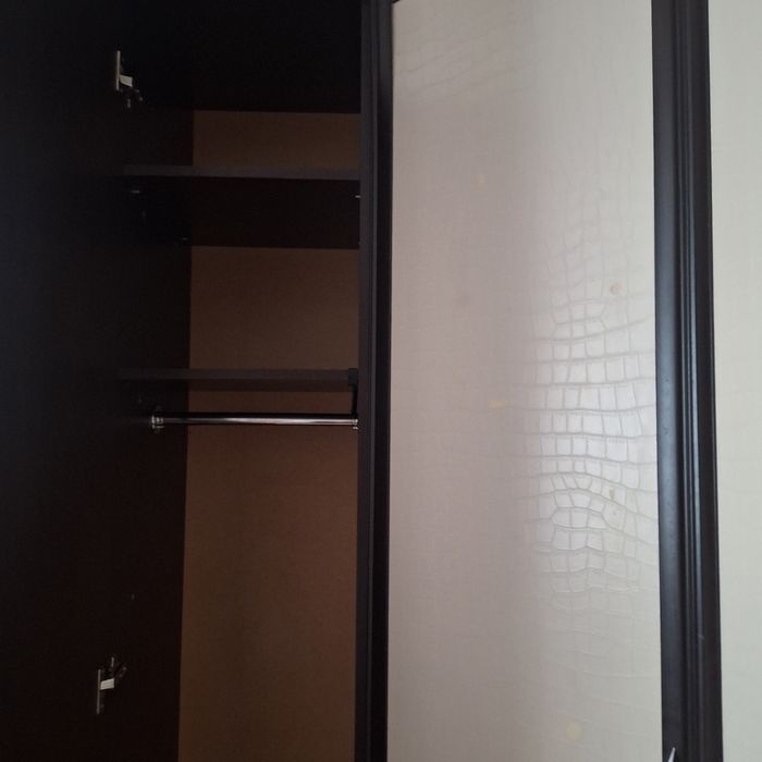 Срочно продам угловой шкаф