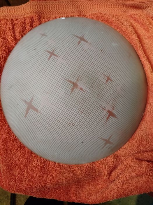 Abajur din sticla rezervă pentru plafoniera