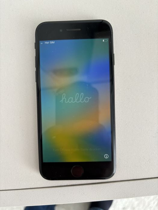 Продам айфон se 2020 черный