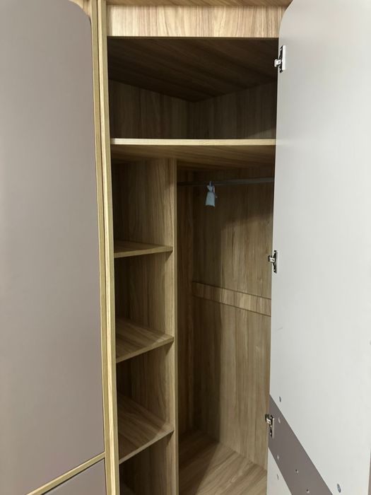 Диван, шкаф, стол рабочий