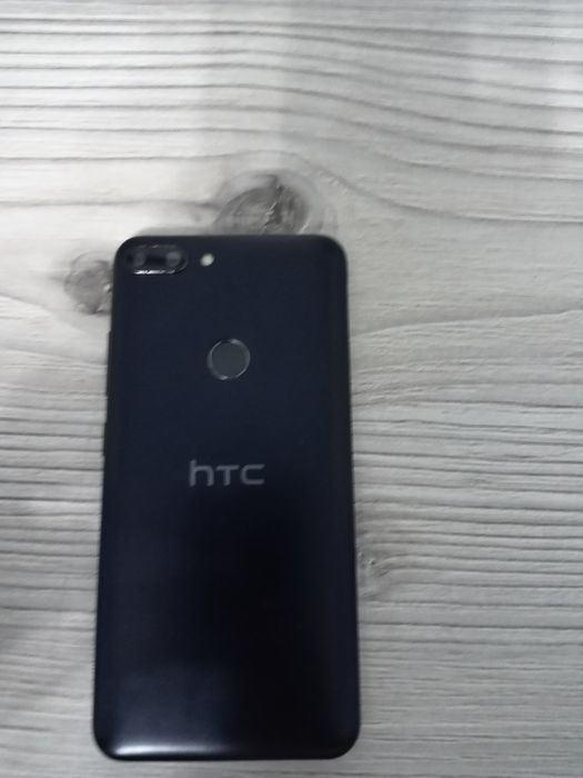 HTC Desire 12+ .