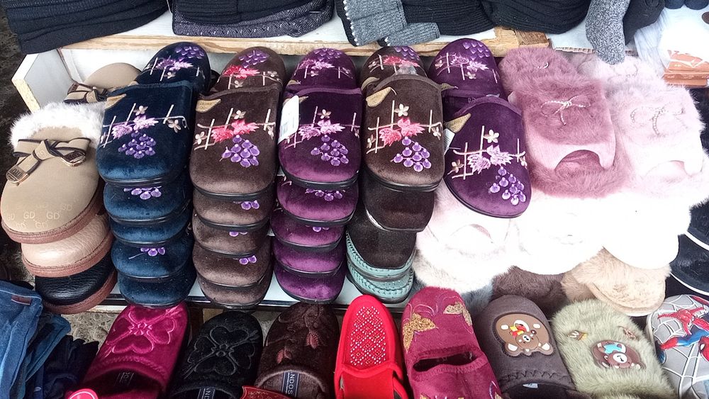 Xoxlagan turdagi jeniski detiski oyoq kiyimlar damashni tapichkar bor