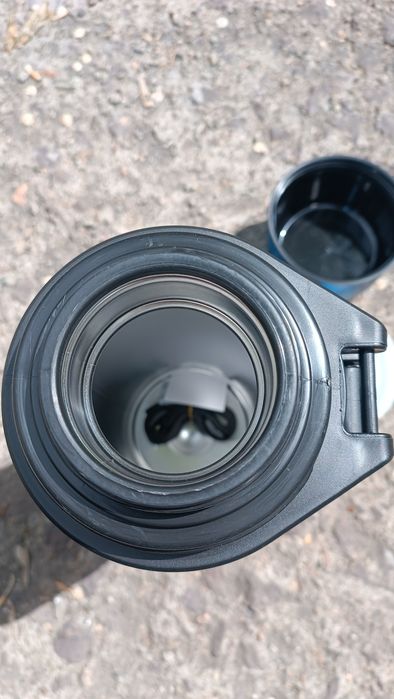 Продам термос два литра