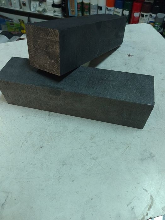 Продавам графит на плочи и блокчета различни размери.