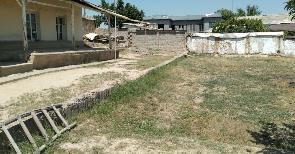 Продается часть участка земля 5.5 соток.Кибрай.не далеко от ТТЗ.