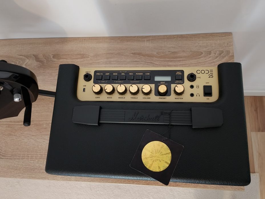 Chitara electrica si amplificator Marshall