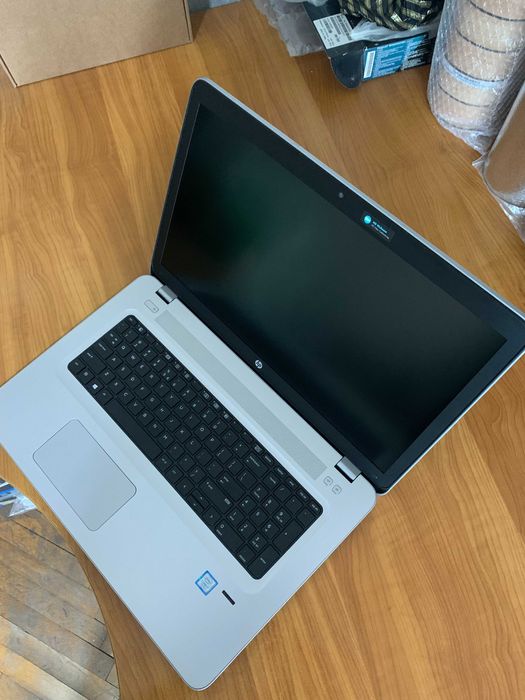 Лаптоп 17" HP ProBook 470 G4, Intel Core i7-7500U, 8GB RAM, 256GB SSD