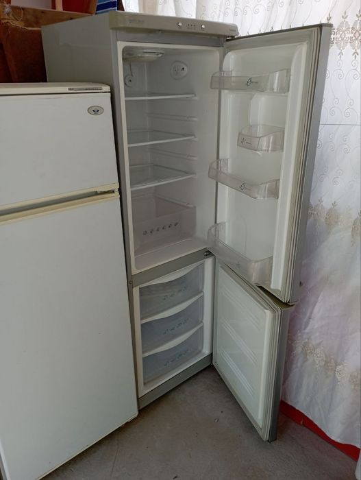 Холодильники СРОЧНО продается