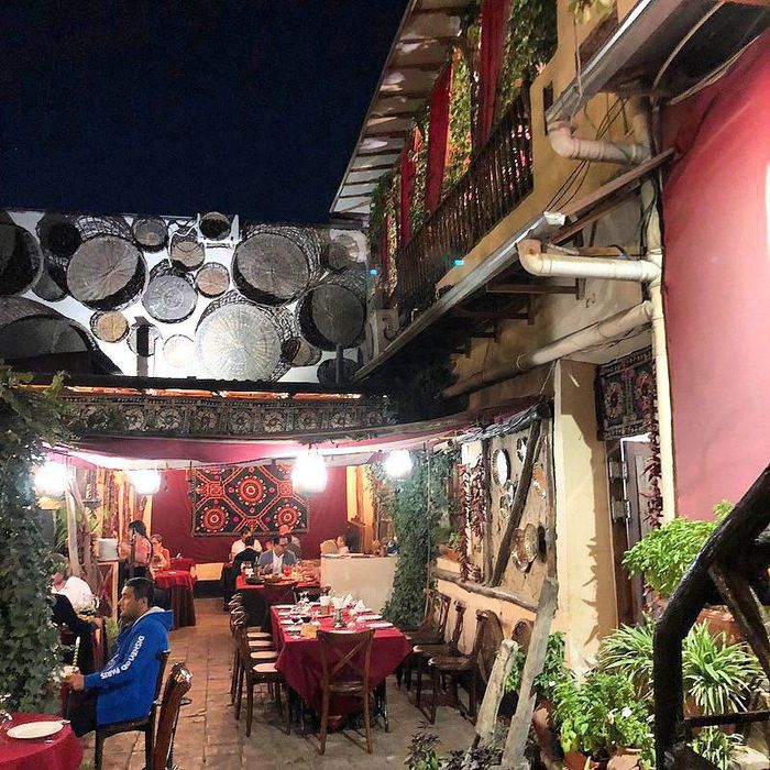 Продаются здания ресторана Караван