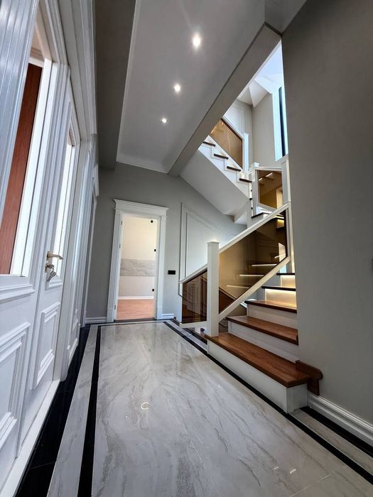 Ул.Циолоковского 6 комнат 350м² качественный ремонт танхаус 3 этажа