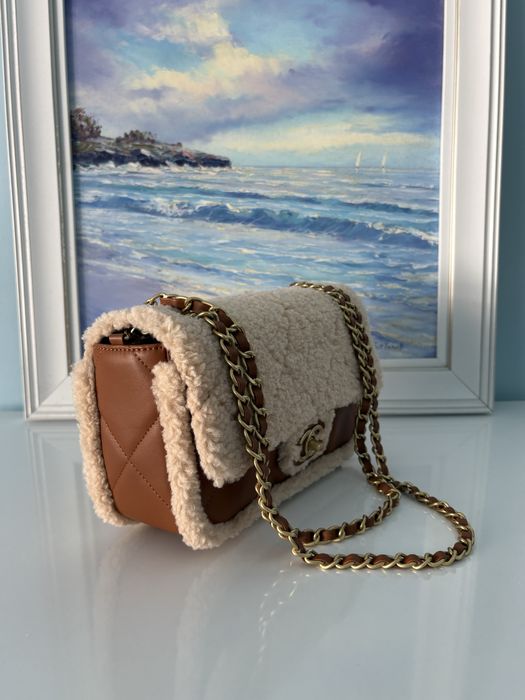 Дамска чанта – CHNL + подарък