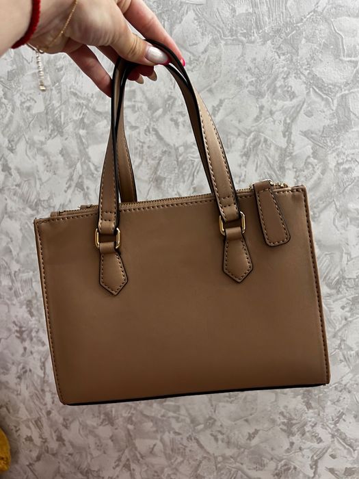 Дамска чанта Guess и Дамска чанта Paul Costelloe от естествена кожа