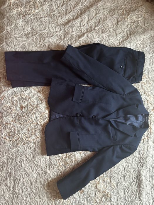 Отдам школьный костюм