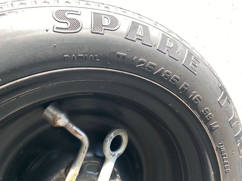 Roata de rezerva cu cheie si carlig de tractare VOLVO V40 S60 V60 125/85/R16 300776645