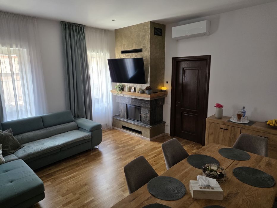 Zona istorica a Sibiului, vand imobil D+P+M, complet renov