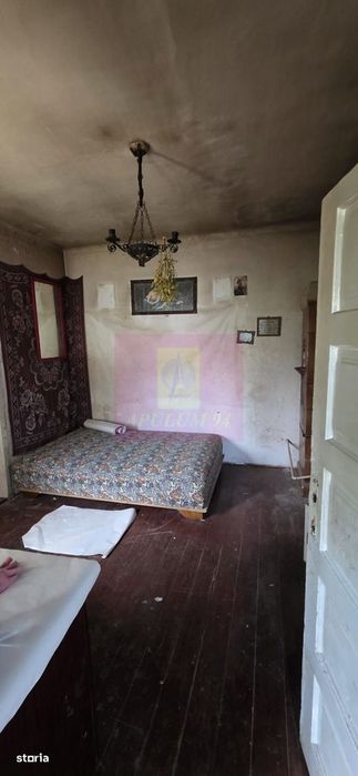 Casa batraneasca cu teren de vanzare in Busteni