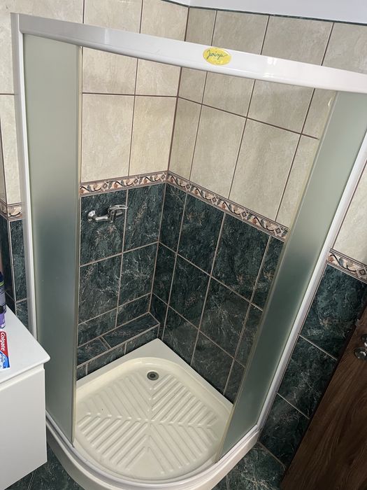 Cabina de dus cu cada