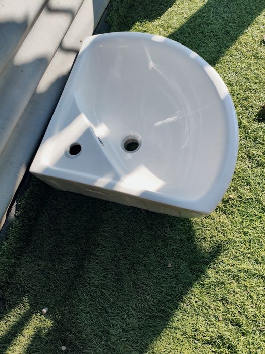 Раковина угловая