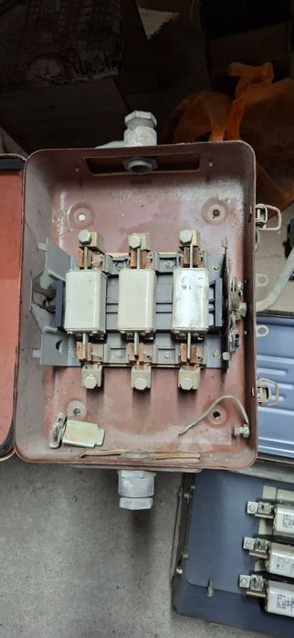 Рубильник автомат щиток