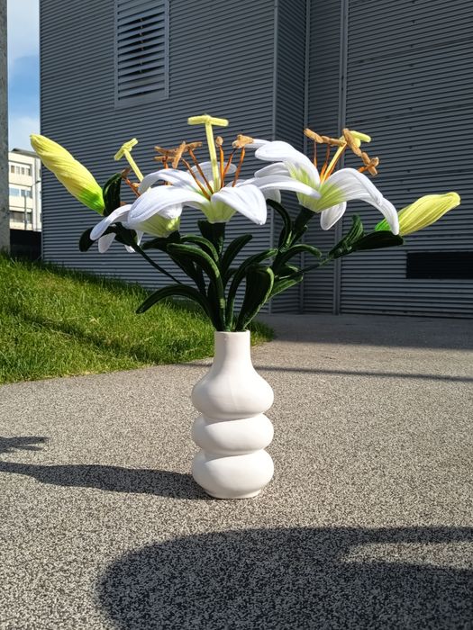 Flori lucrate handmade