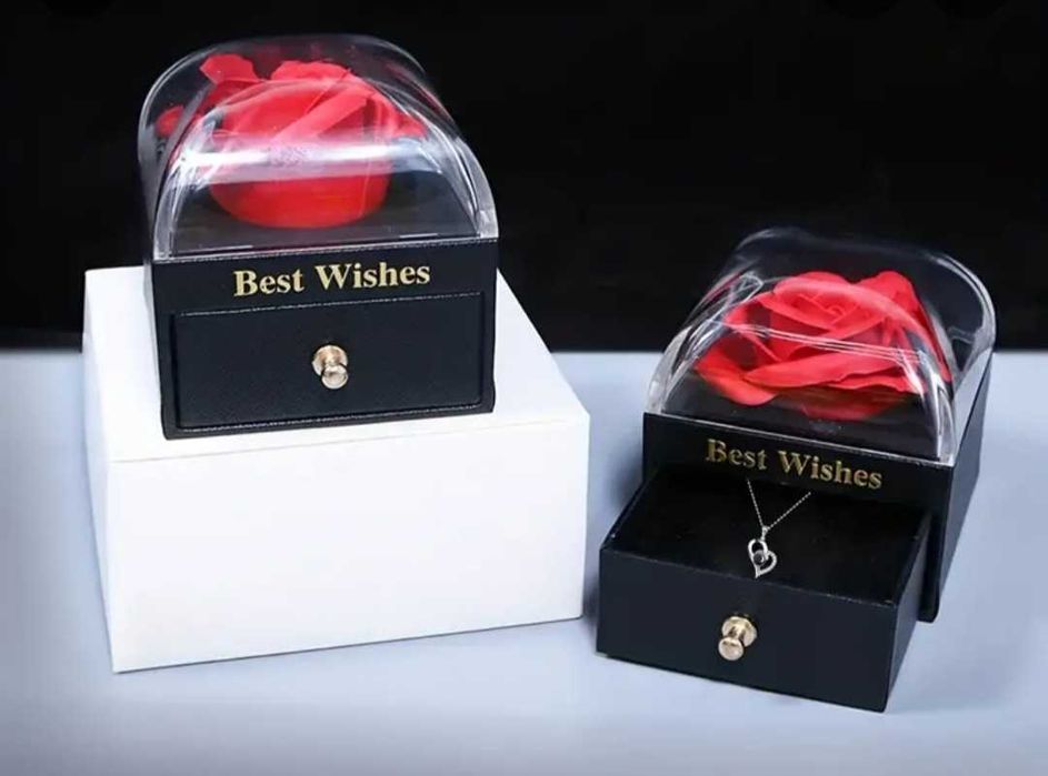 Колие с роза, подарък за жена