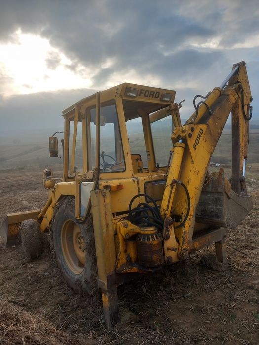 Vând buldo excavator