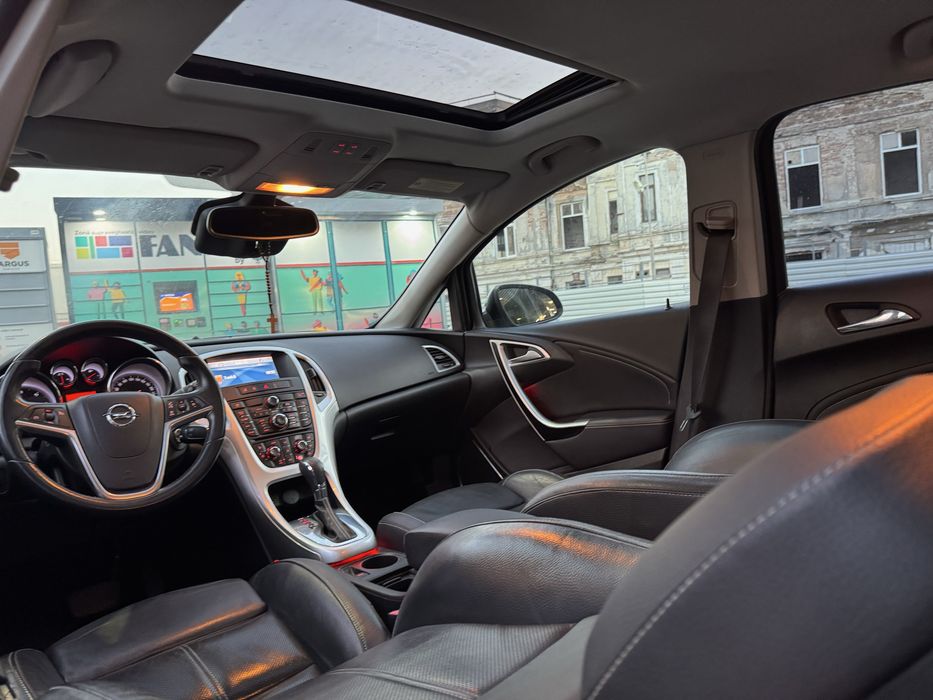 Opel Astra J - 2010// Automata // Trapa •Xenon• Piele• Sonorizare Hi-fi• Navi•Senzori • Cauciucuri NOI