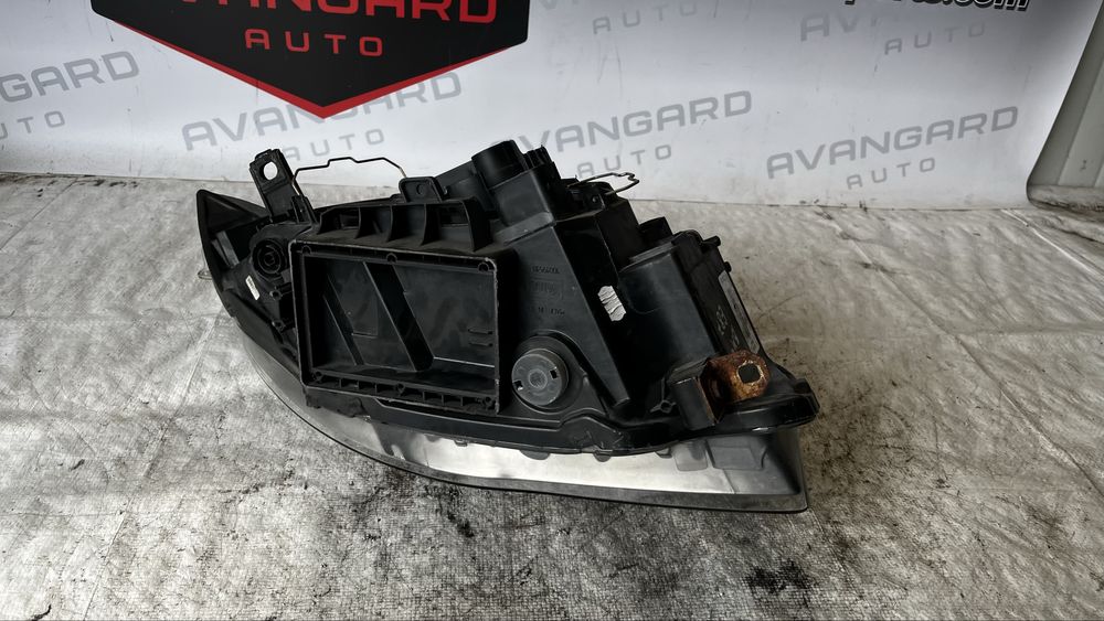 BMW 1 E87 ляв фар