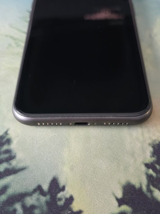 iPhone 11 128GB  79%baterie