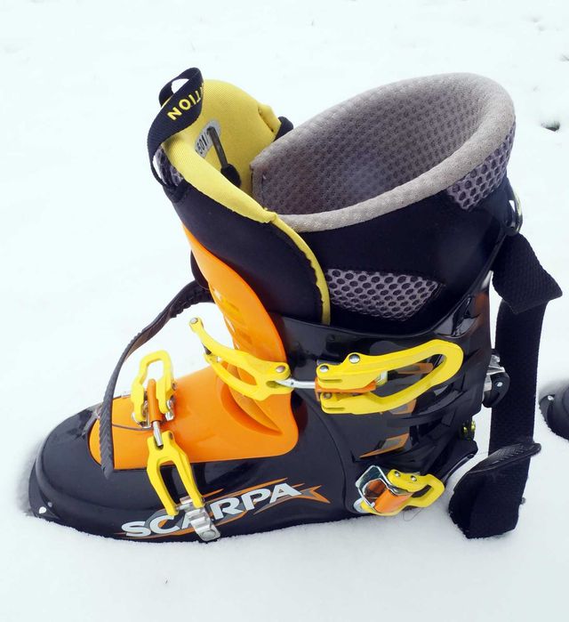 Clăpari tură Scarpa Vector mărimea 280/42