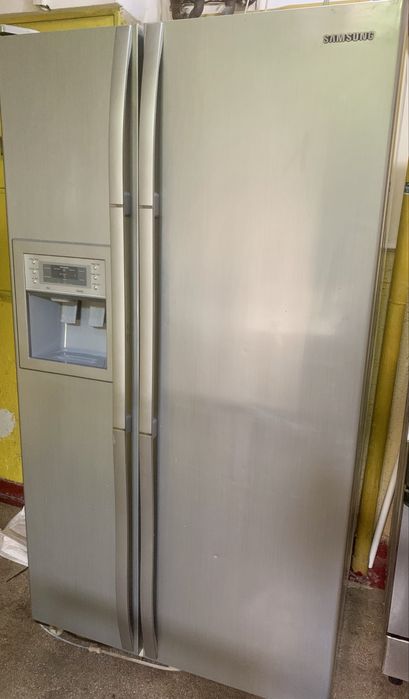 Frigider side by side Samsung